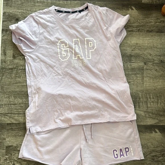 GAP 2 piece short set Medium - Picture 2 of 11